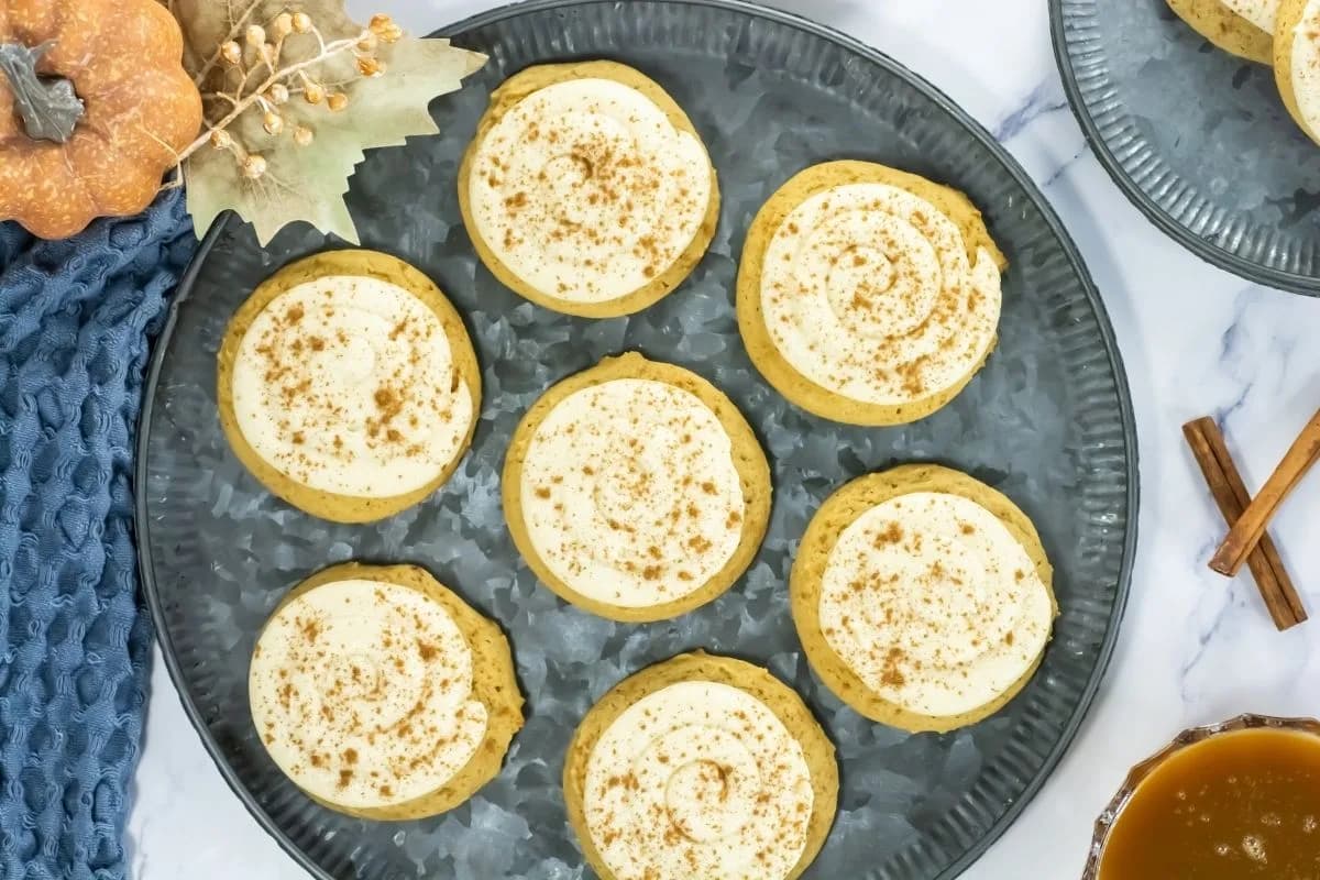 Crumbl Caramel-Pumpkin Cookies