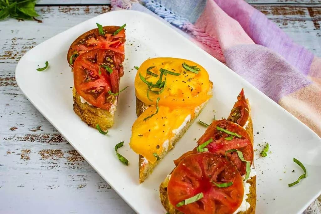 Grilled Bread with Tomatoes and Ricotta