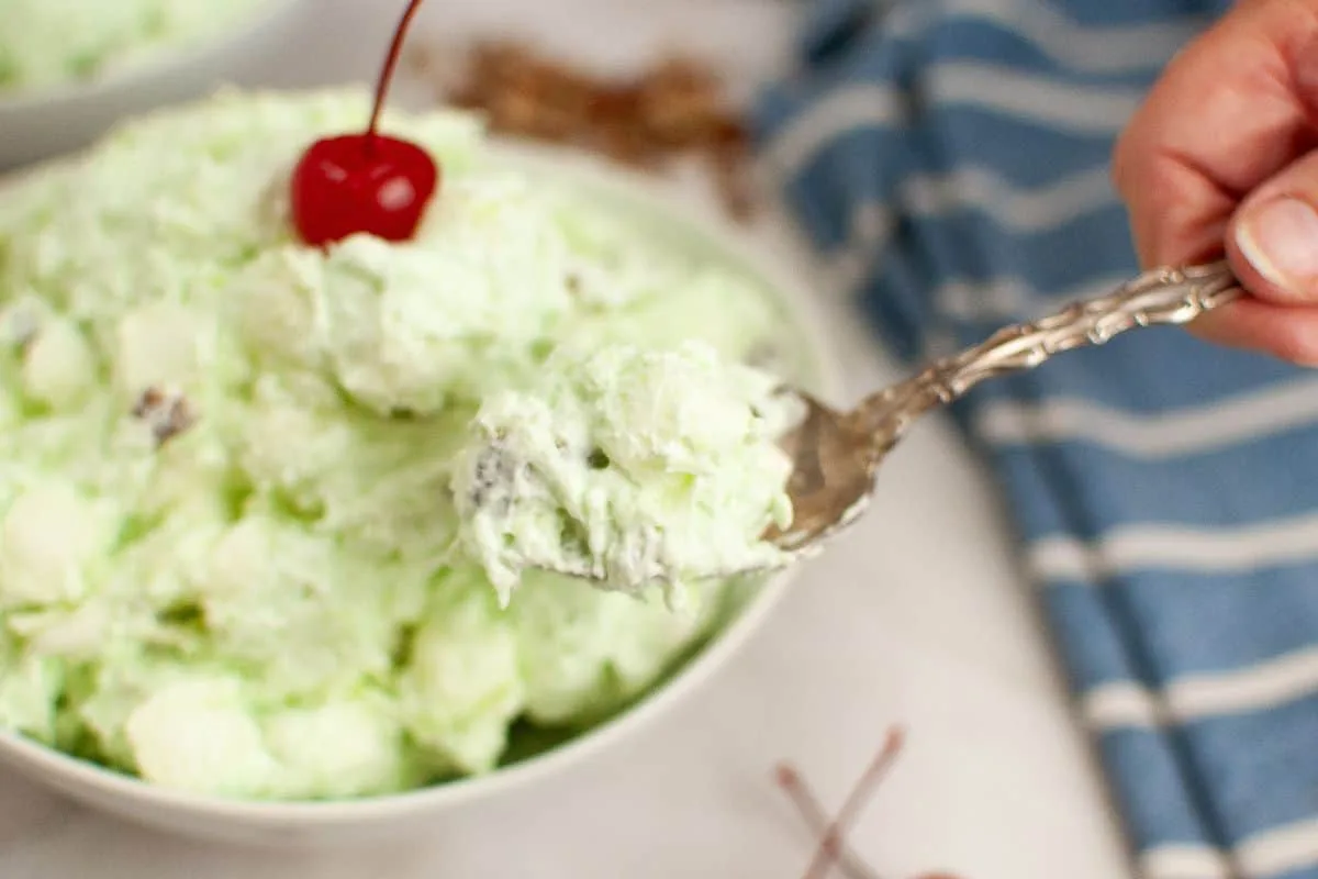 Watergate Salad (Watergate Fluff Salad)