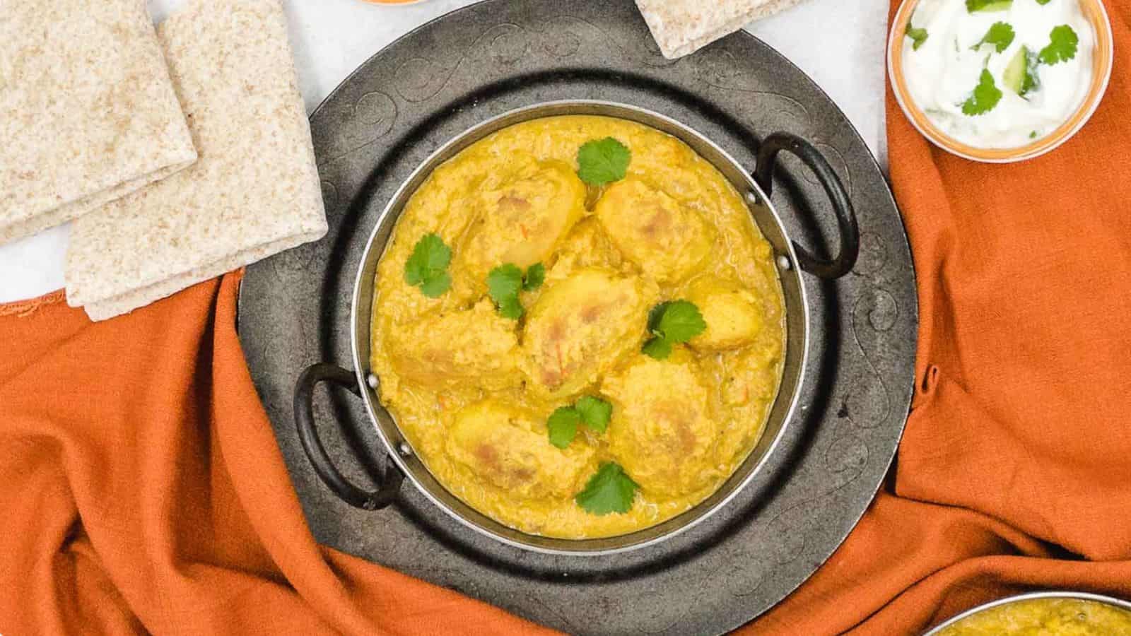 Dum aloo in a balti dish, with roti by the side of it.