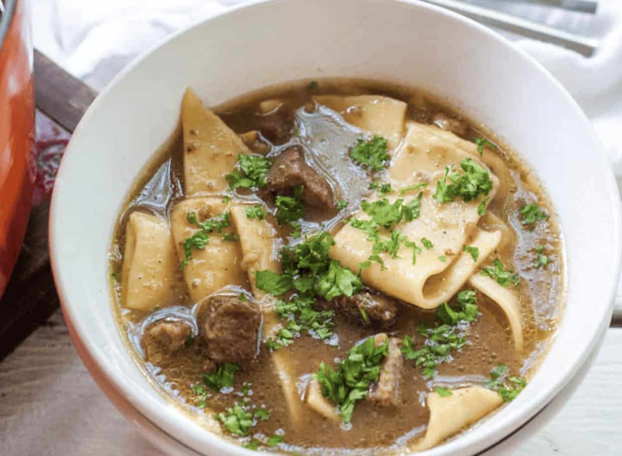 A bowl of beef and noodles.