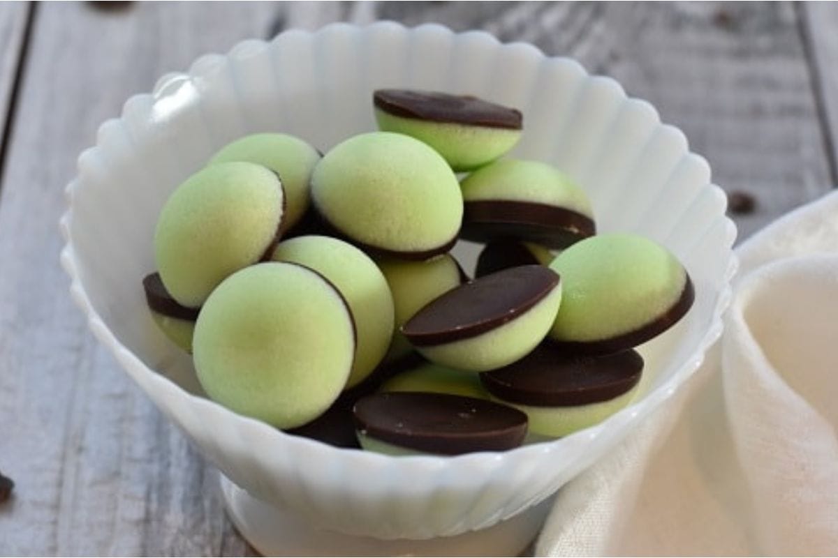 Mint chocolate desserts in a white bowl.