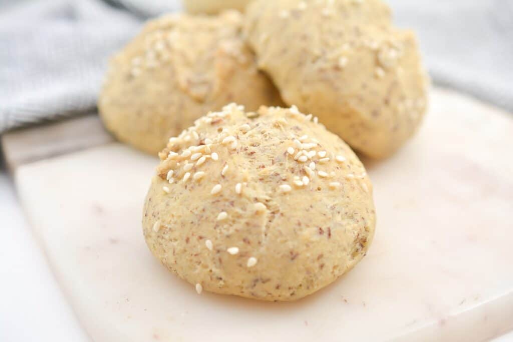 Bread with sesame seeds on a cutting board.