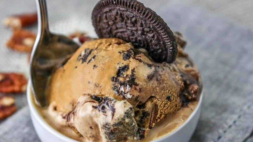 Mississippi Mud Ice Cream is pure indulgence—bitter coffee balanced by sweet chocolate, rich fudge, pecans, and crunchy Oreo cookie crumbs.