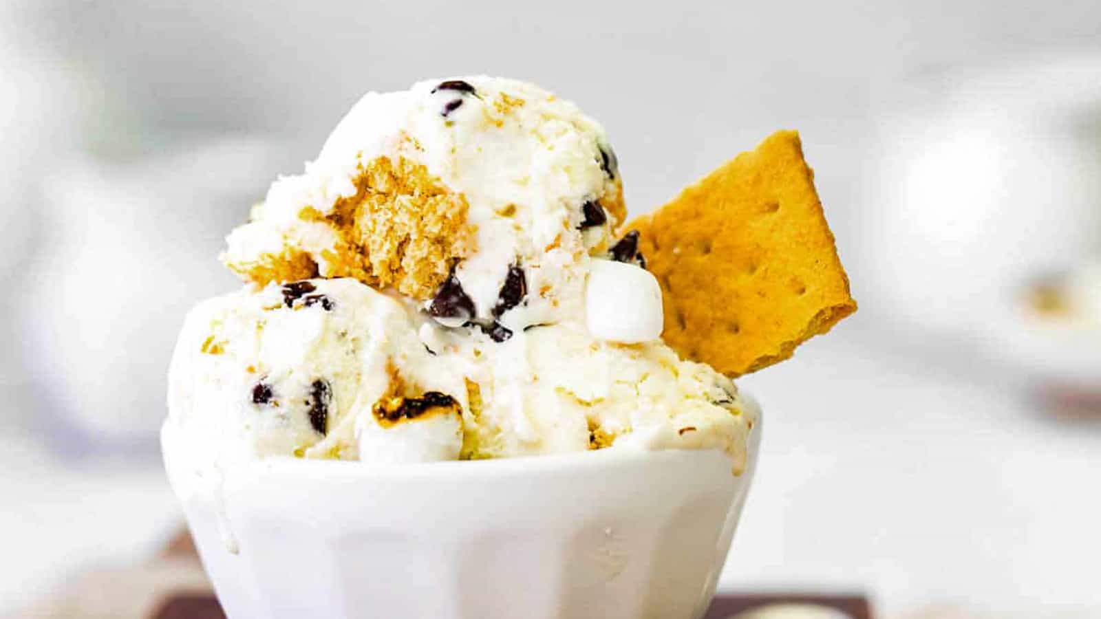 https://allwaysdelicious.com/wp-content/uploads/2023/12/smores-ice-cream-2.jpeg