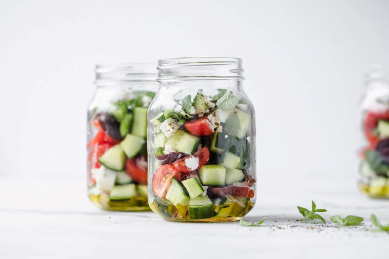 Low-carb Greek salad meal prep jars.