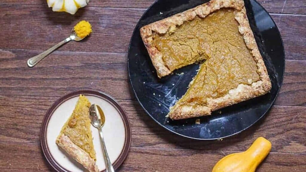 A slice of pumpkin pie on a plate.