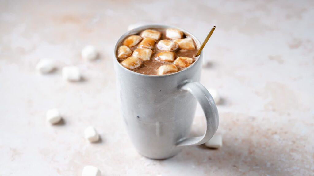 Hot chocolate with marshmallows in a mug.