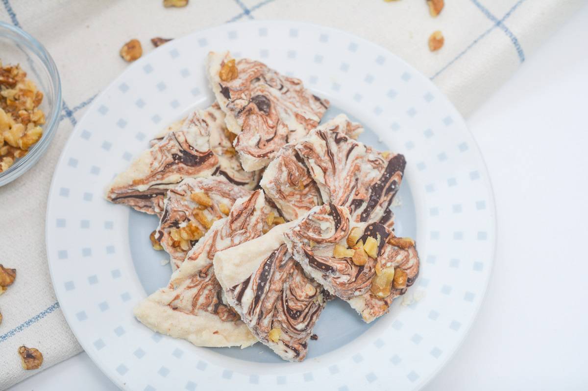 A plate with cottage cheese bark on it.