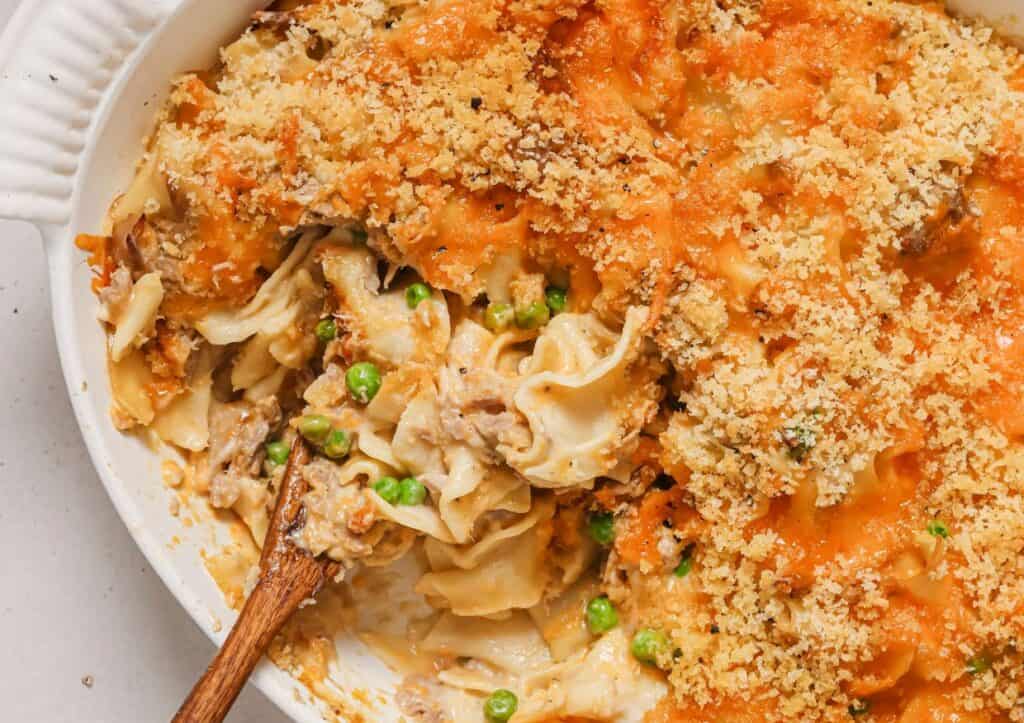 A casserole dish filled with pasta and peas.