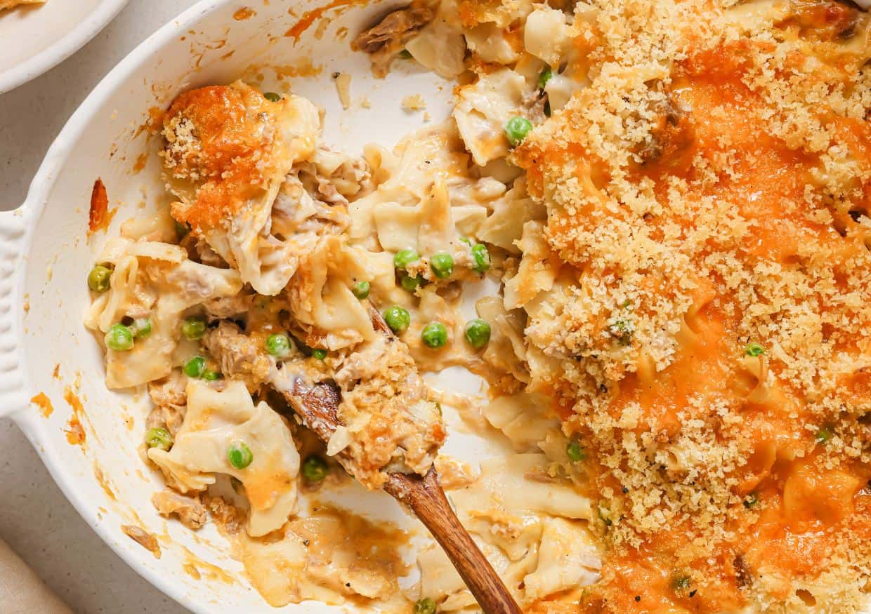 A casserole dish filled with pasta and peas.