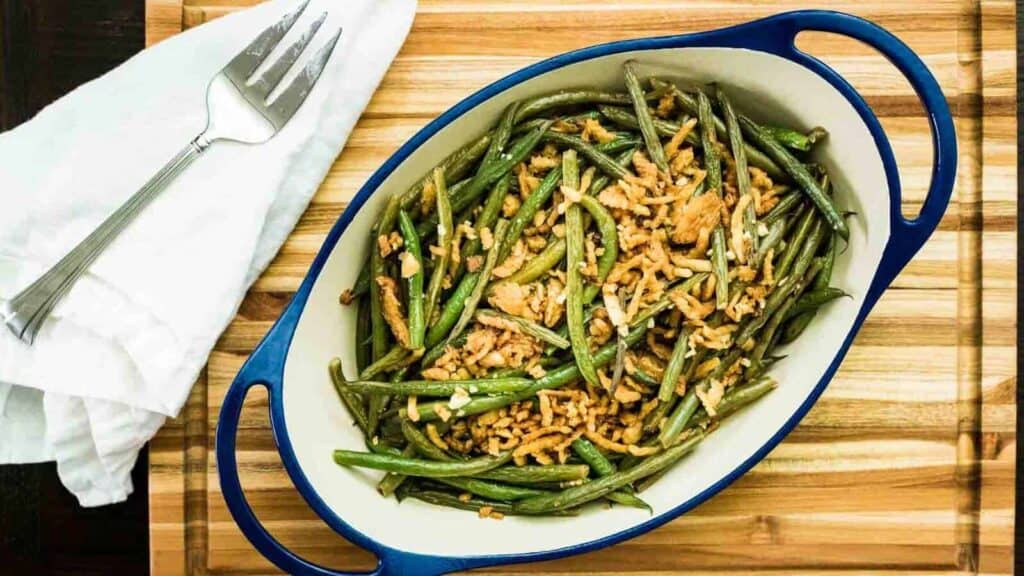 Green beans in a blue dish with a fork.