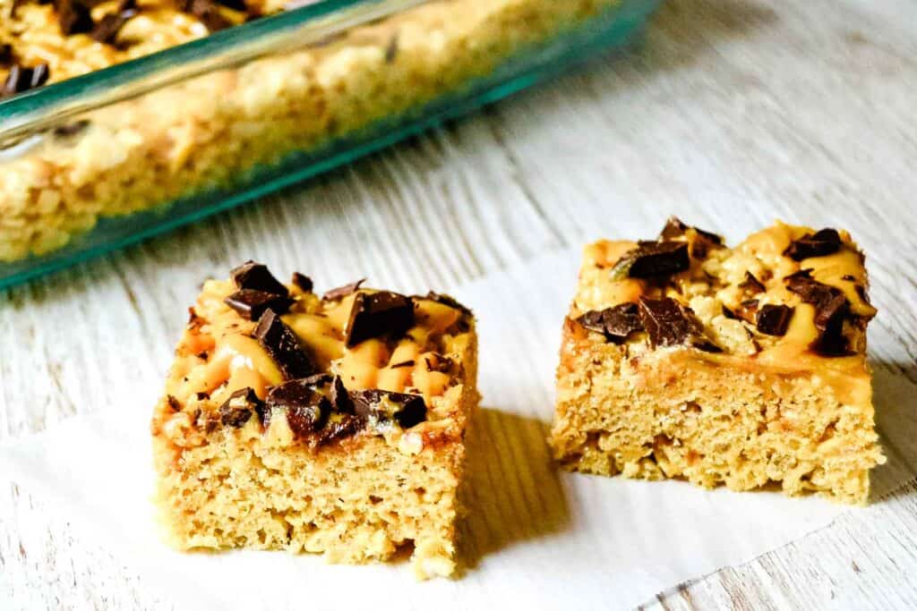 Rice krispies treats next to a baking dish.