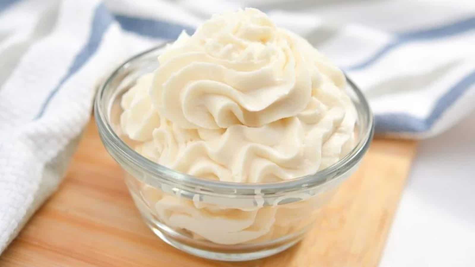 Vanilla-Buttercream-Icing on a wooden cutting board.