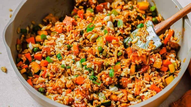 A bowl of food with vegetables.