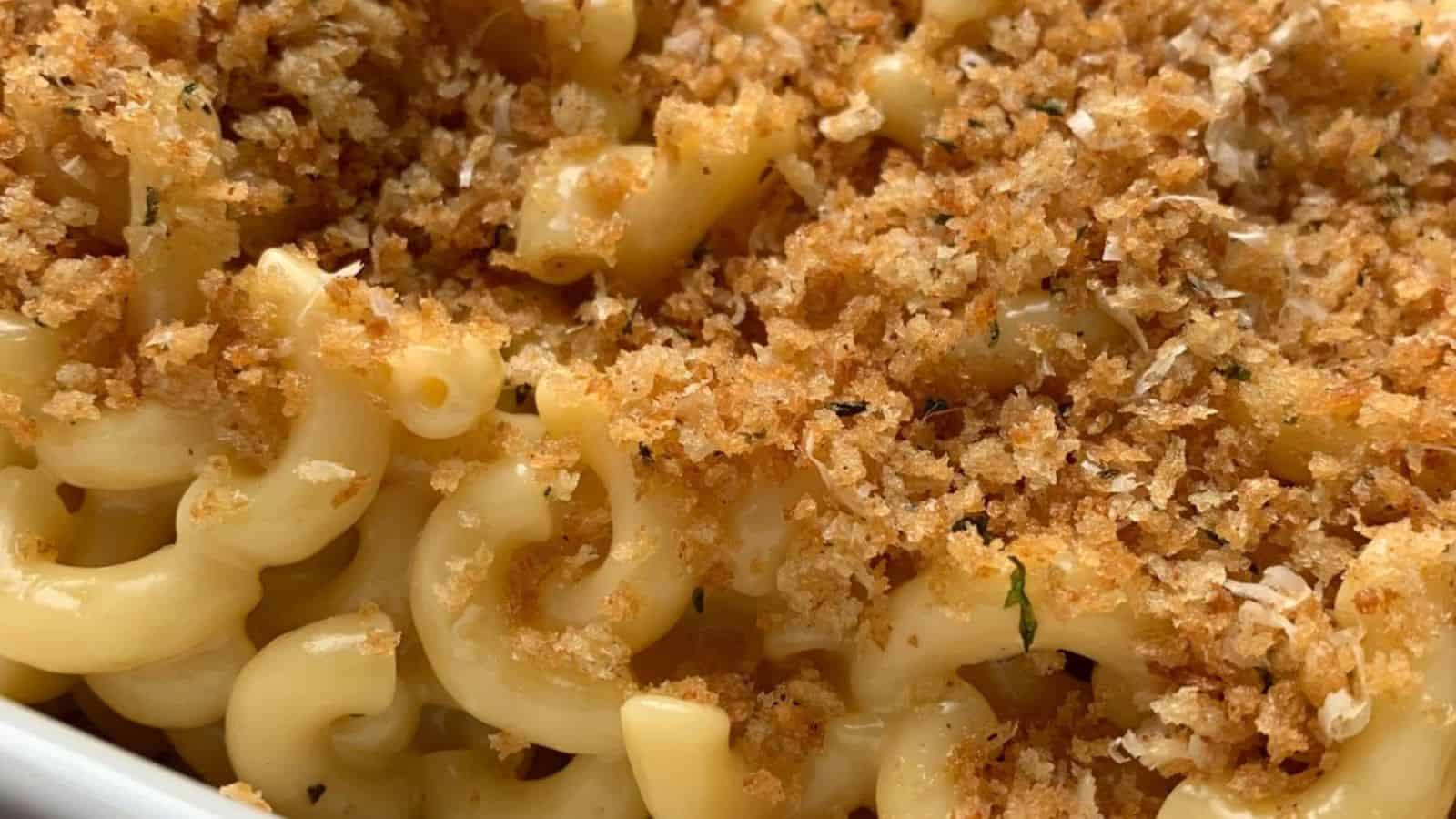 Macaroni pasta bathed in melty cheese sauce with breadcrumb topping.